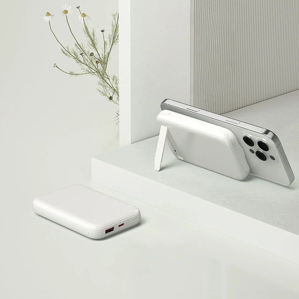 WiWU Classic Kickstand Magnetic Power Bank 10000mAh (Wi-P064)