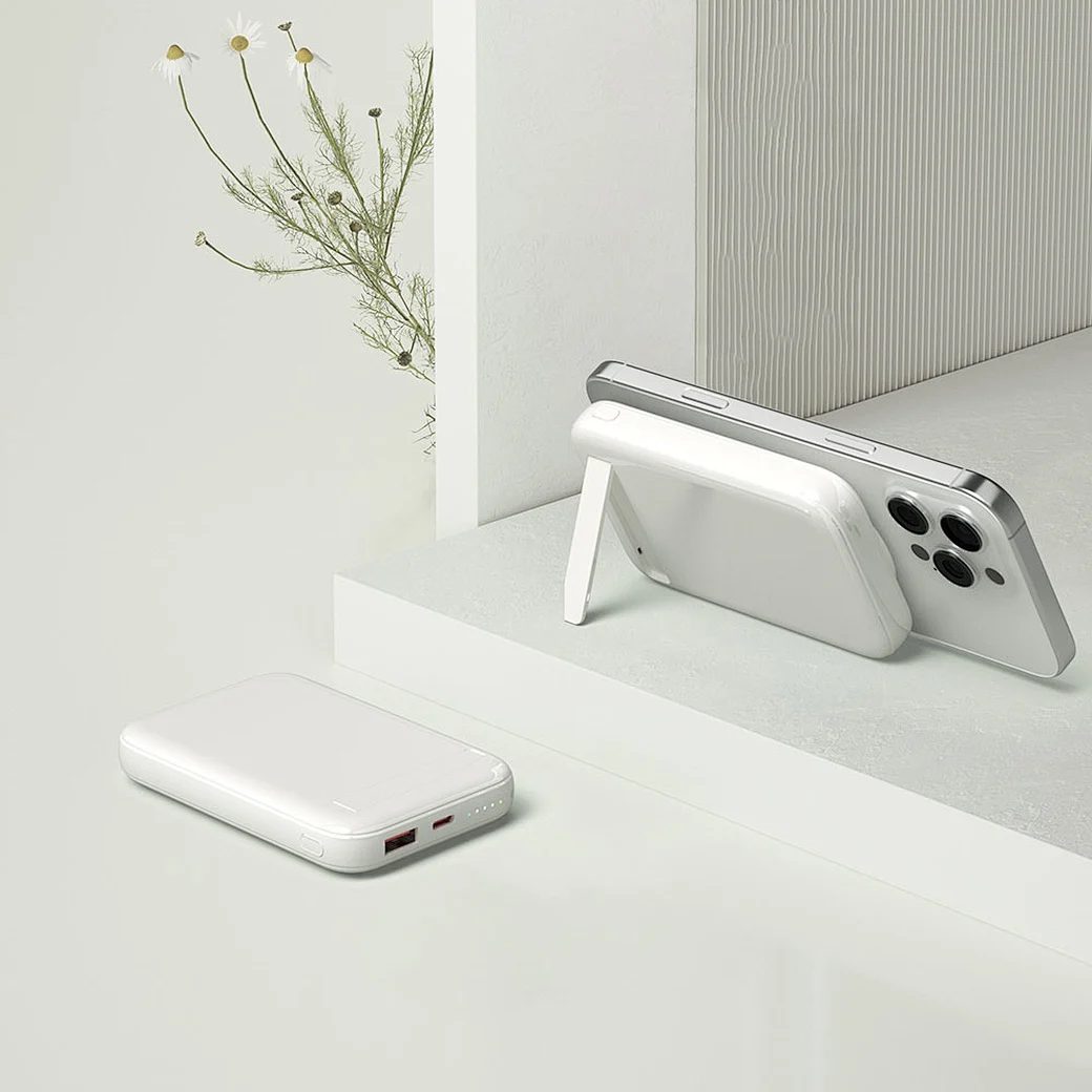 WiWU Classic Kickstand Magnetic Power Bank 10000mAh (Wi-P064) - Image 4